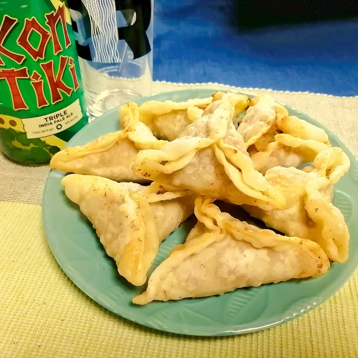 餃子の皮で作ろう!パクチー香るインドのサモサ風